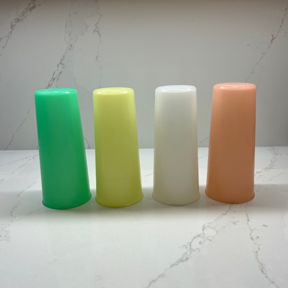 Set of 4 Vintage Tupperware Tumblers - Picture 3 of 4